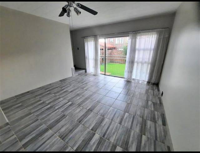 2 BEDROOM TOWNHOUSE FOR SALE IN PIERRE VAN RYNEVELD